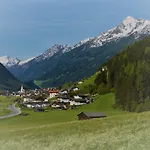Konukevi Tina 3*